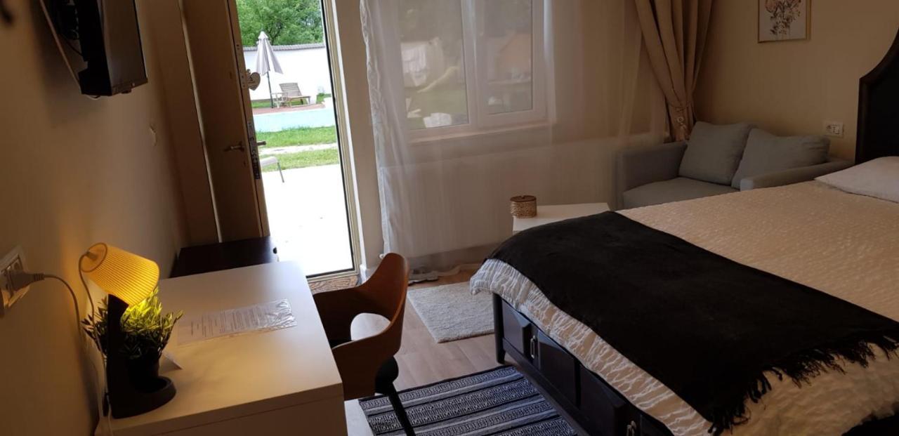 Pensiunea Groza Targu Jiu Room photo